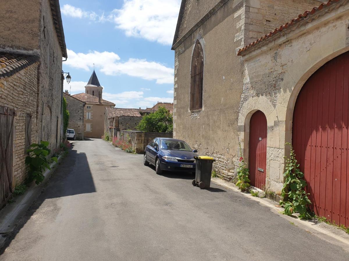 Tusson Chambres D'Hotes Charente Eksteriør billede
