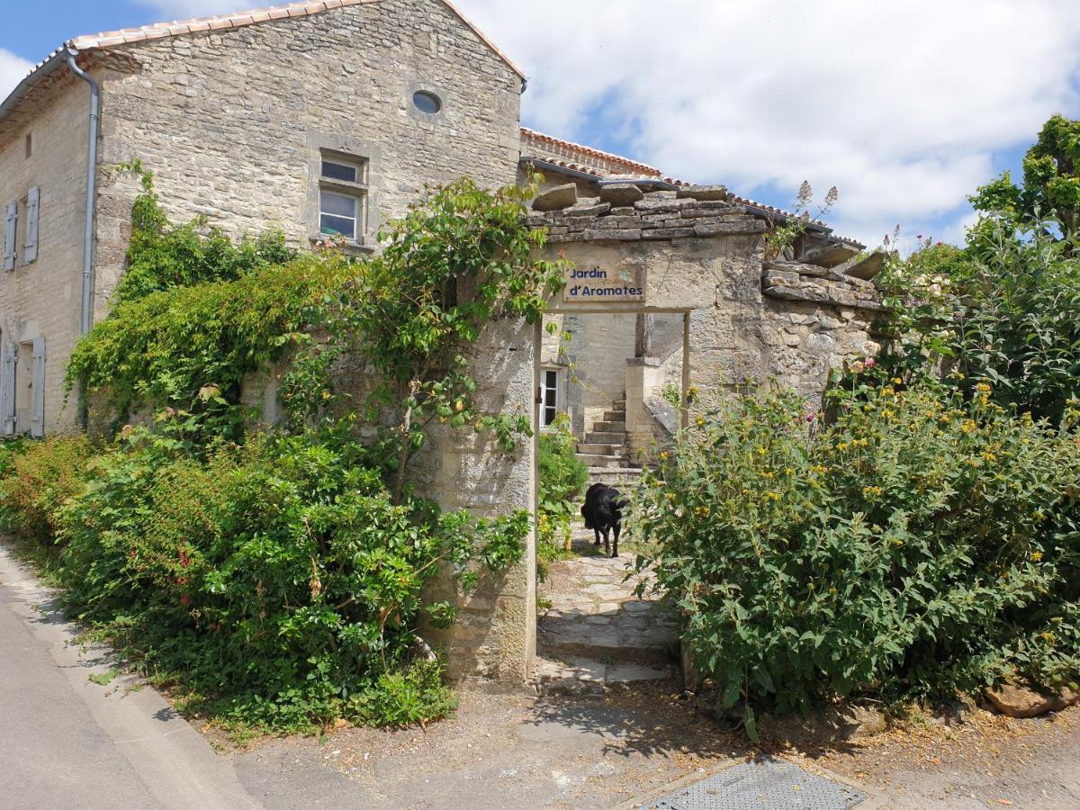 Tusson Chambres D'Hotes Charente Eksteriør billede