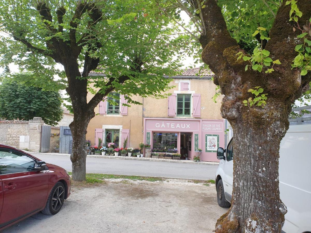Tusson Chambres D'Hotes Charente Eksteriør billede